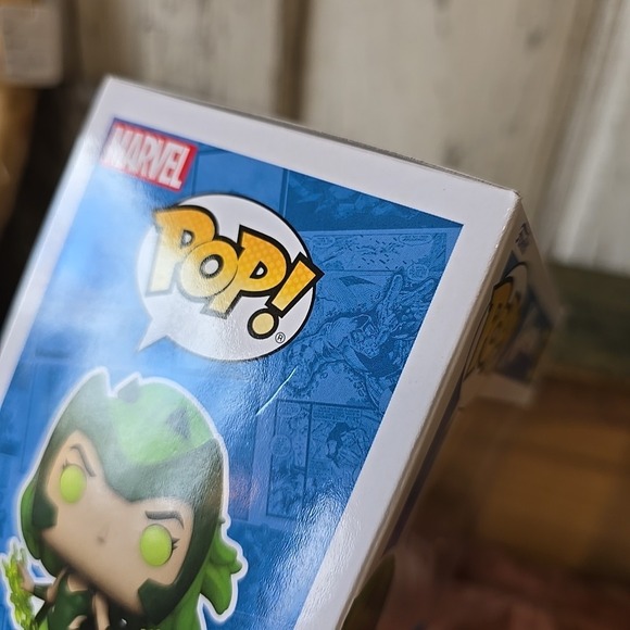 Funko POP! Marvel: X-Men - Polaris #927 - 2021 NYCC Exclusive - (Glows ITD) - Picture 8 of 8